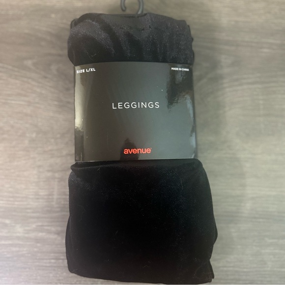 NWT Avenue Black Velvet Leggings size L/XL - Picture 2 of 4